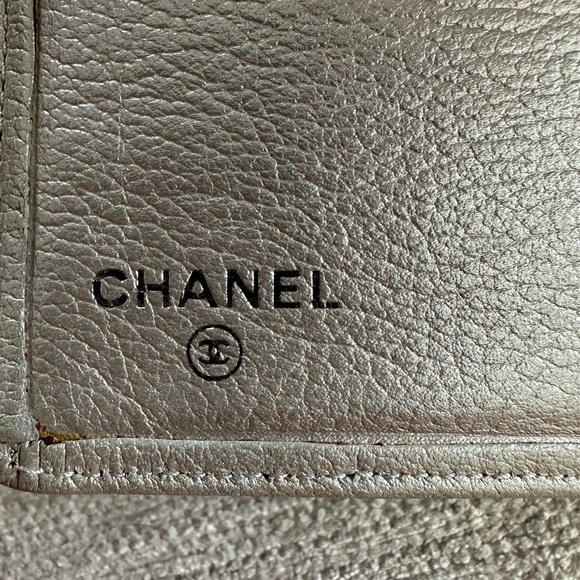 CHANEL Camelia Wallet Leather Silver CC - Picture 5 of 11